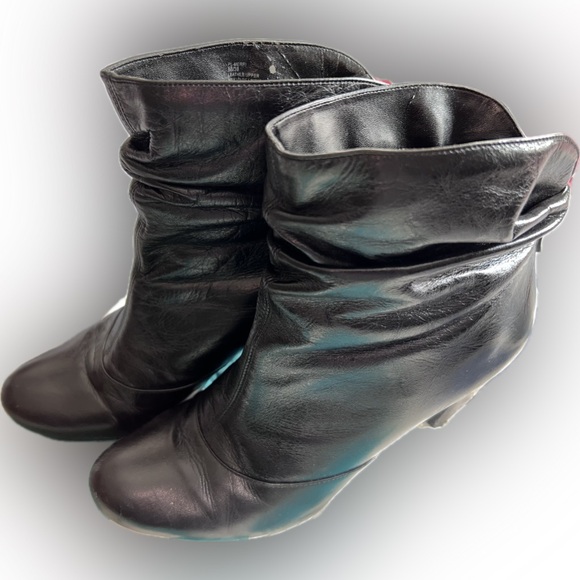 BCBGeneration Slouchy Short Leather Heeled Boots, Black, Size 8, Great Condition - Picture 2 of 16